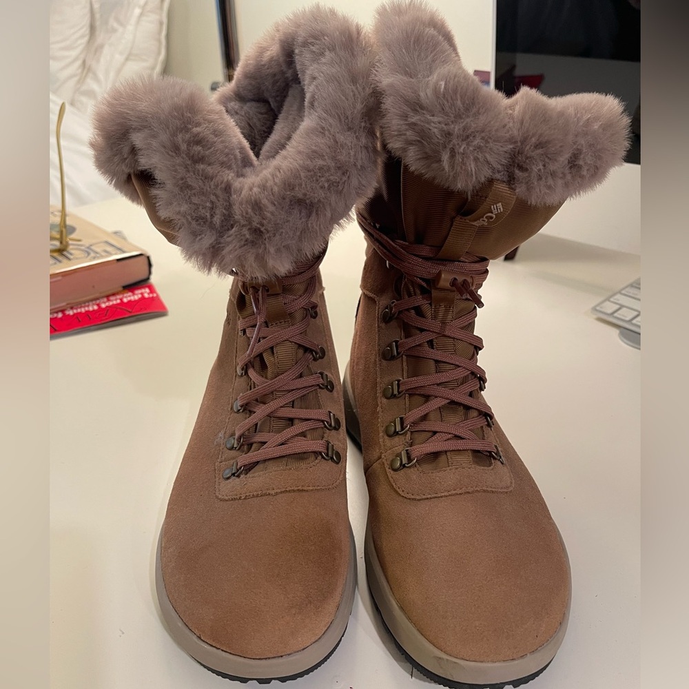 Columbia winter boots for women. Almost new!